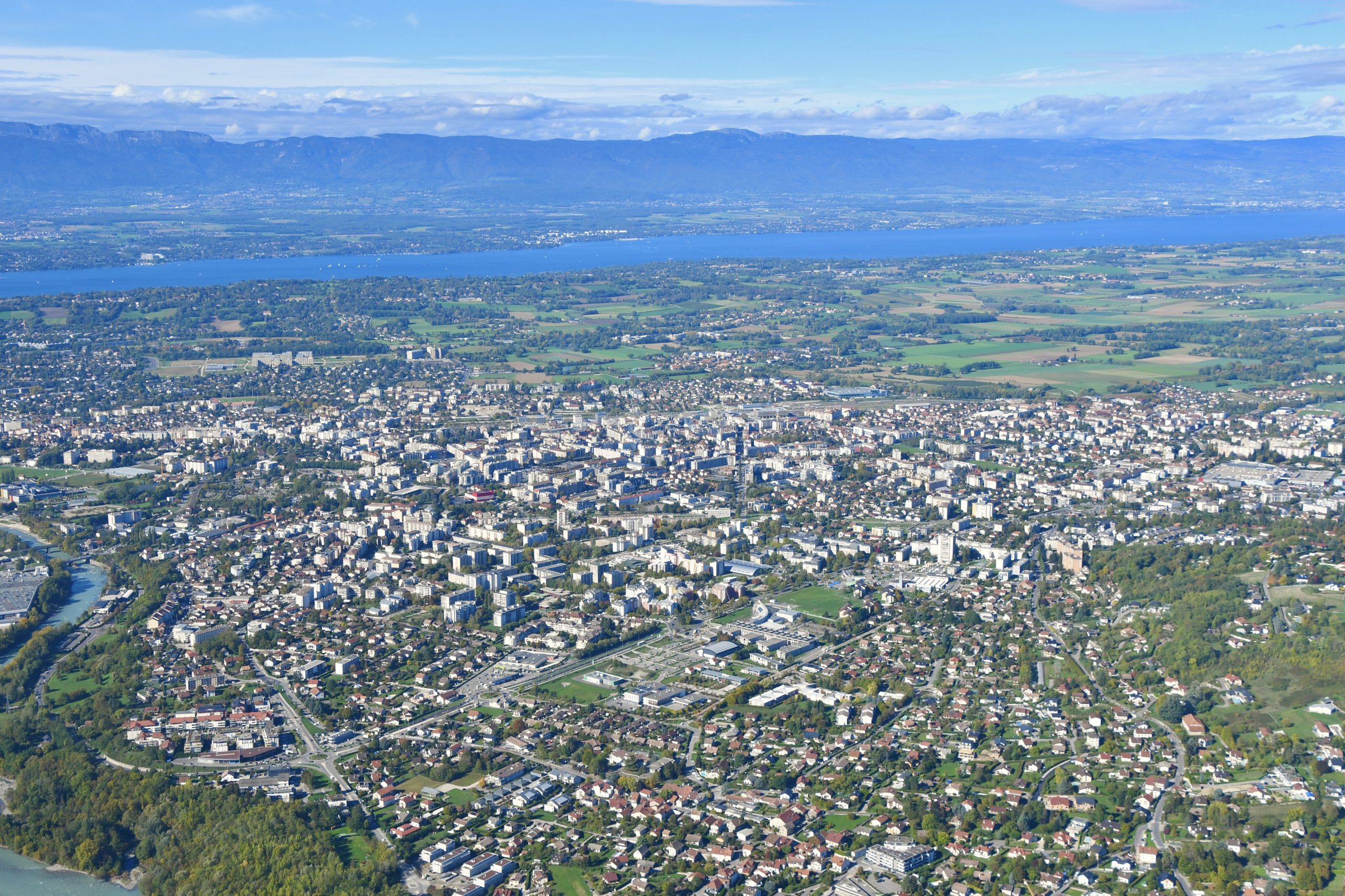 Vue aérienne d’Annemasse, Haute-Savoie — service de santé au travail
