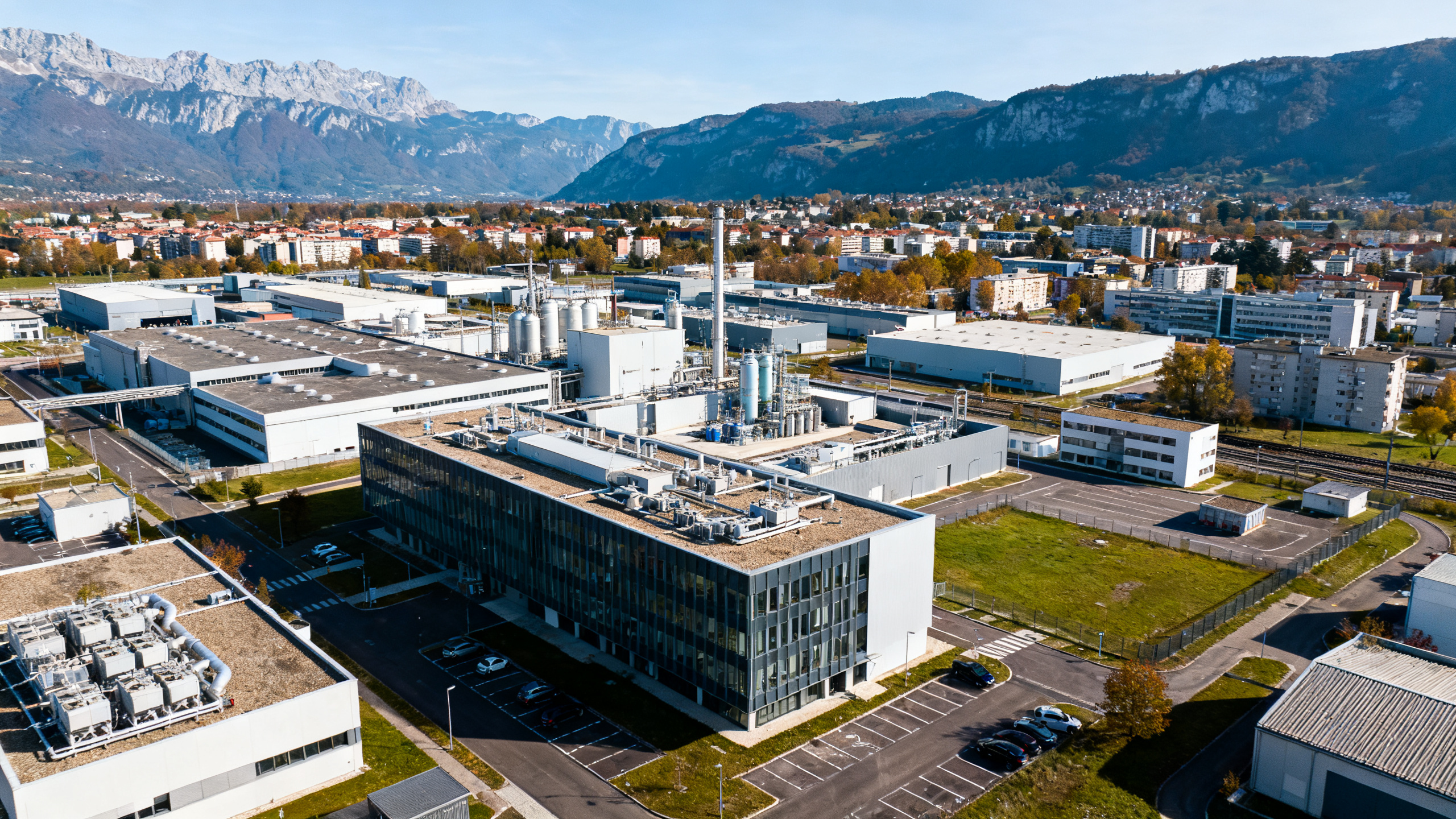 Service de santé au travail à Échirolles, vue sur la conurbation grenobloise et la zone chimique SEVESO
