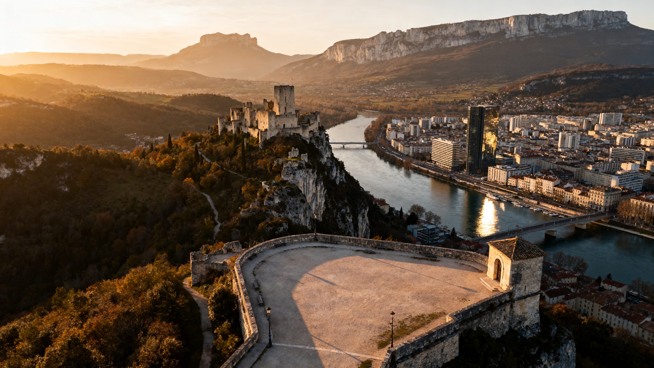 Panorama Valence Drôme Vallée du Rhône au lever du jour avec Vercors